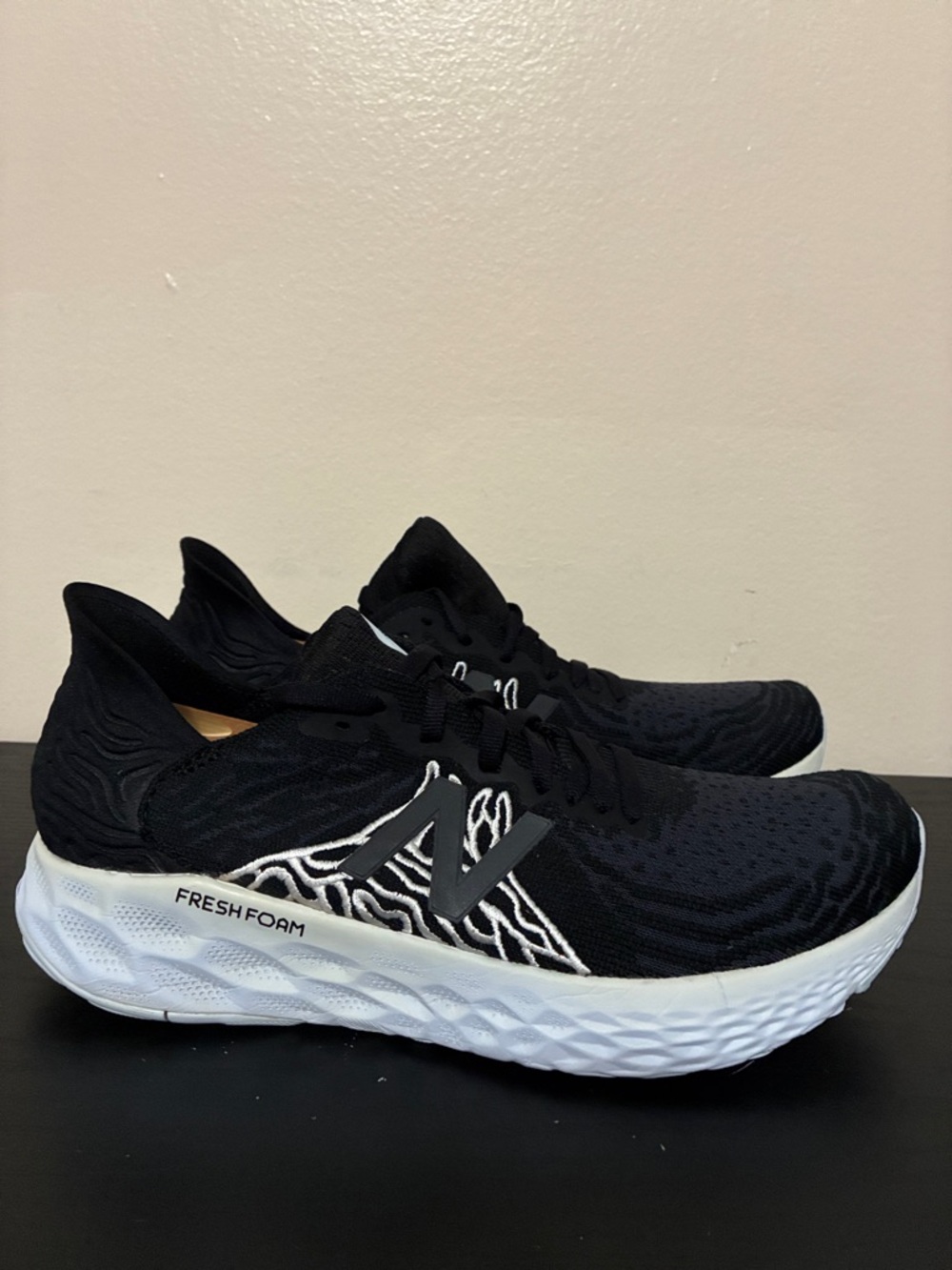 New Balance Black & White Fresh Foam Running Sneakers size 9.5